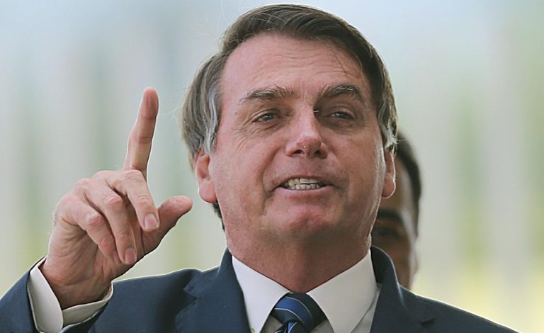 87832268-brasil-20-20bras-c3-adlia-20-20pa-20-2013-04-2020-20-20covid-19-20-20-20presidente-20jair-20bolsonaro-20sai-20do-20pal-c3-a1cio